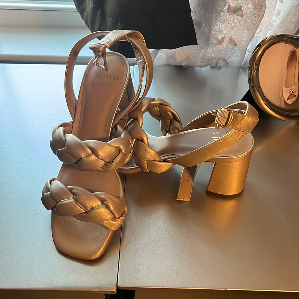 Ladies Crown & Ivy Gold Heels